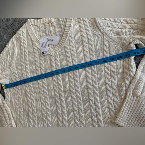 3/$30 STYLE & CO
V-Neck Silver Shine Cable-Knit Long-Sleeve Sweater XL NWT - Picture 6 of 11